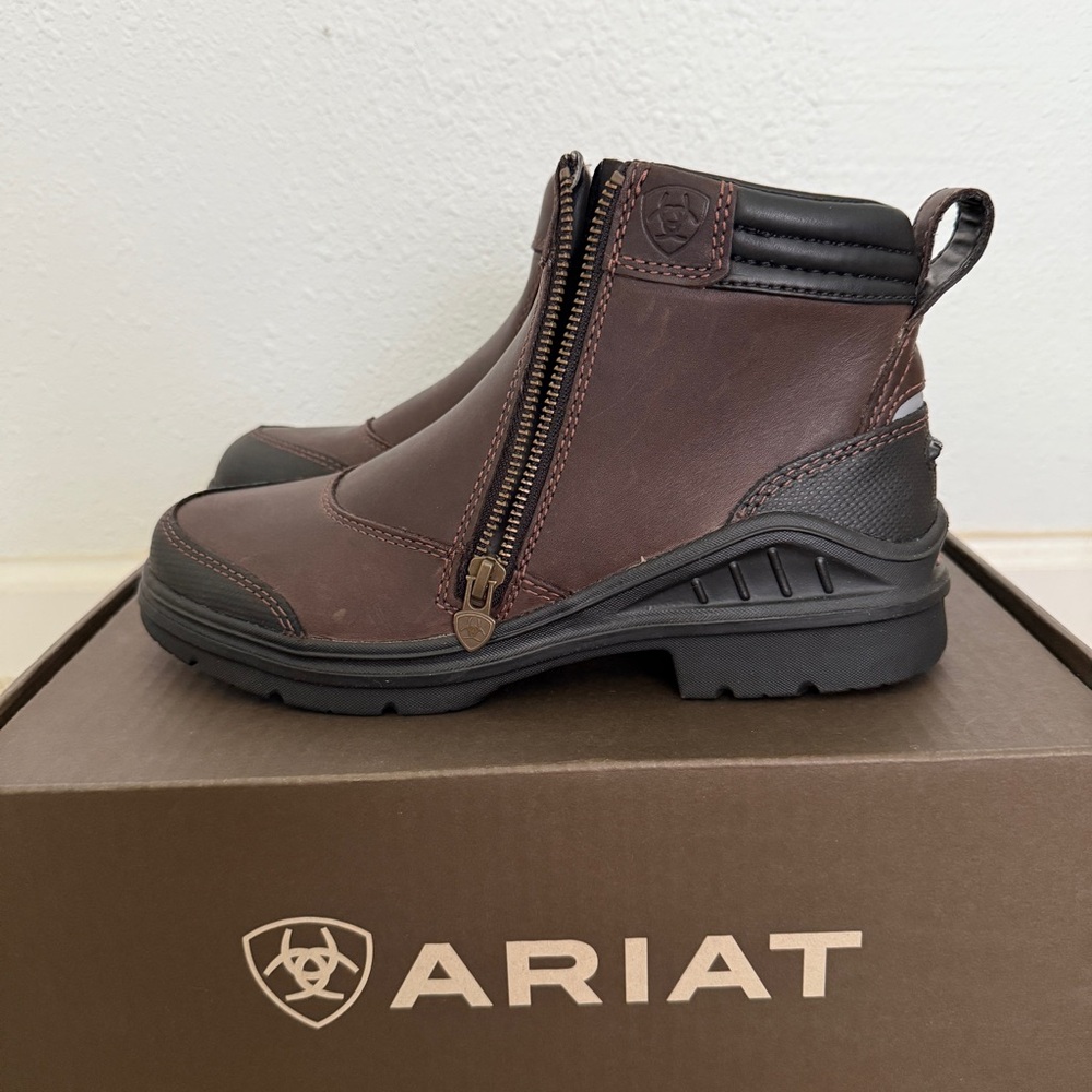 Ariat - BRAND NEW -Barnyard Side Zip Boots - Dark Brown - Waterproof